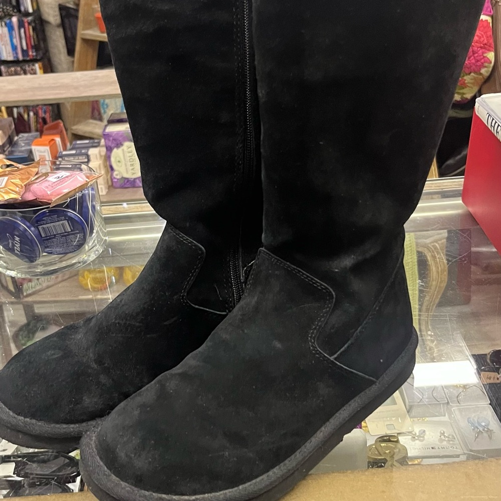 UGG - Picture 8 of 11